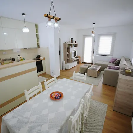 Vikendica Buco 펜션 즐라티보